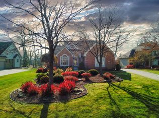 37171 Curtis Rd, Livonia, MI 48152