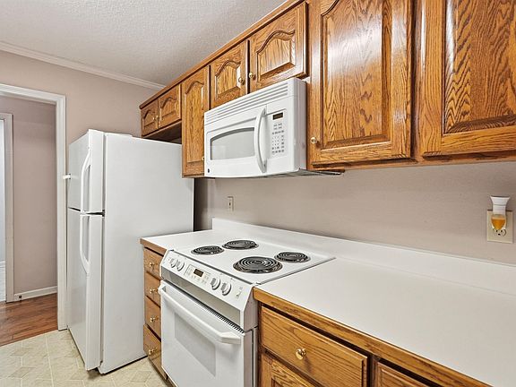 3rd image of 307 Crain Dr