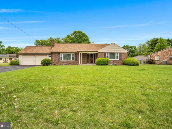 1820 Ridgeview Dr, Carlisle, PA 17013