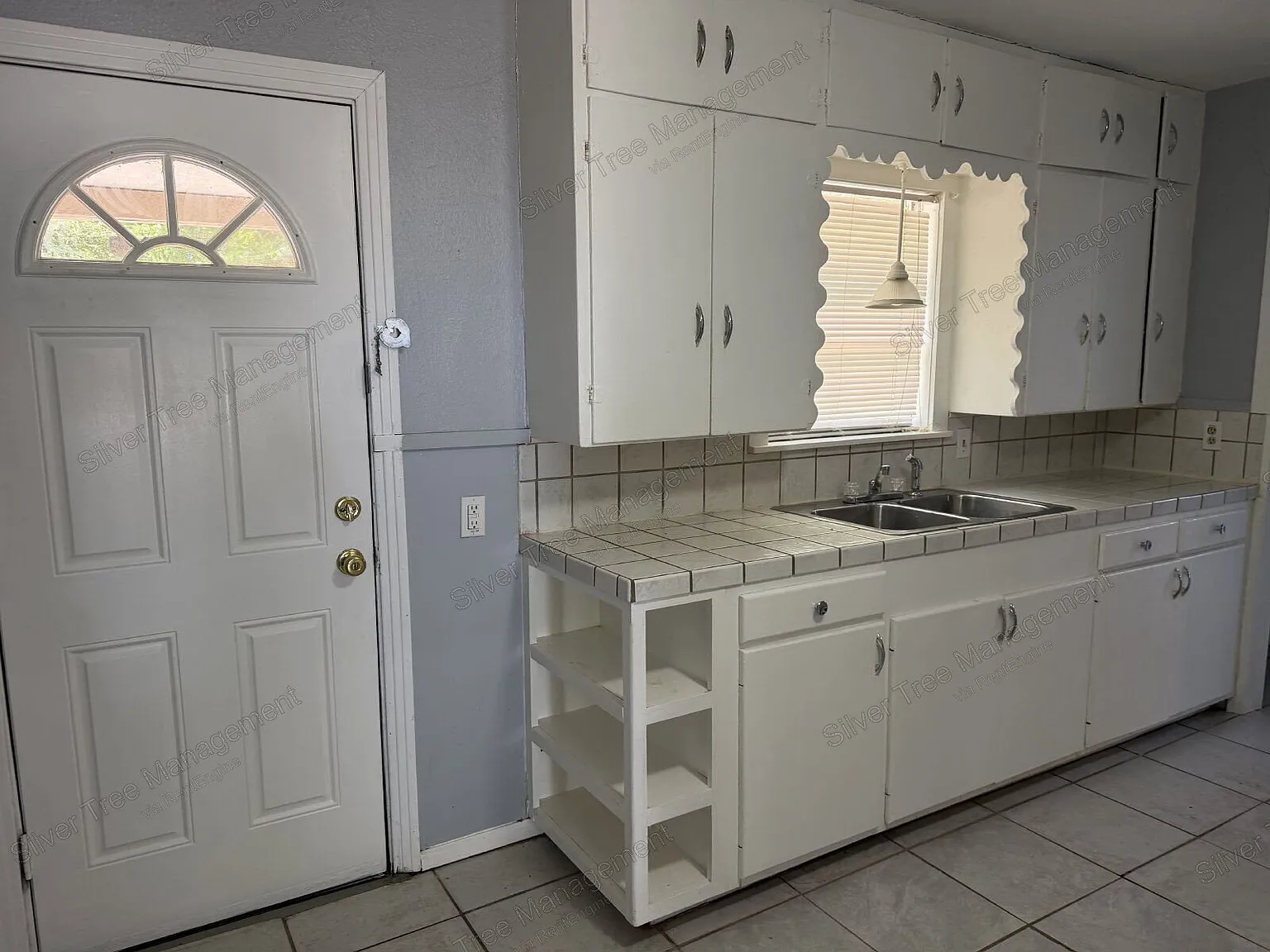 3 bed, 1.0 bath, 1056 sqft, $1,220 — Photo 3