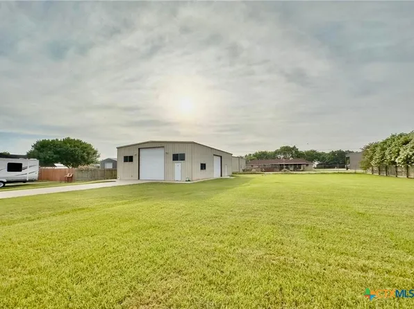 207 Park Ln, Victoria, TX 77904