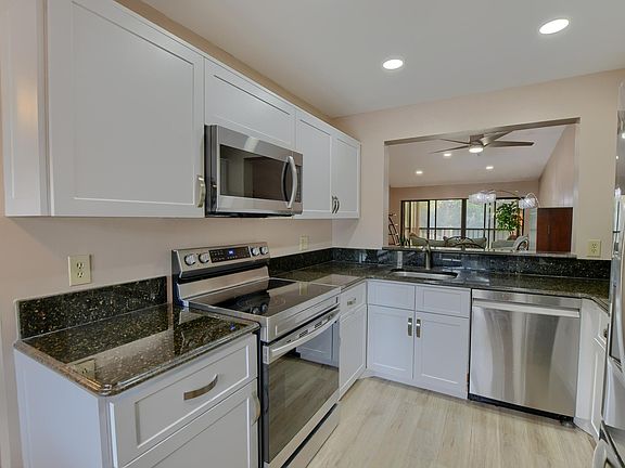2nd image of 5055 Oak Hill Lane #223