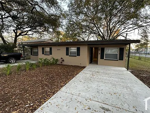 2 bed, 750 sqft, $1,600 — Photo 2