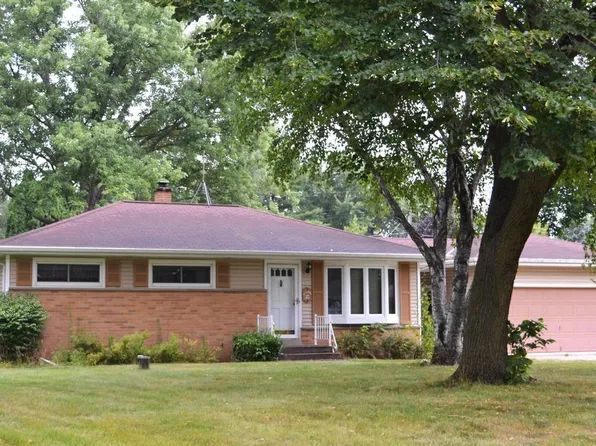 18100 West Michaels ROAD, New Berlin, WI 53146