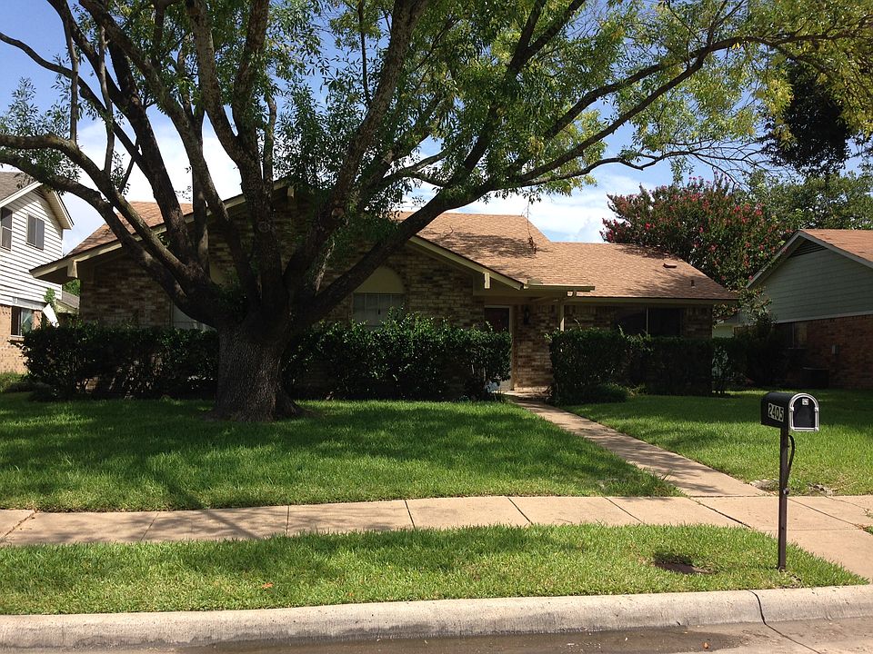 2nd image of 2405 Emerson Dr
