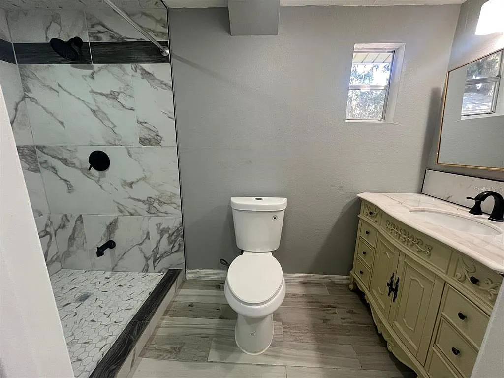 2 bed, 1.0 bath, 690 sqft, $1,600 — Photo 2