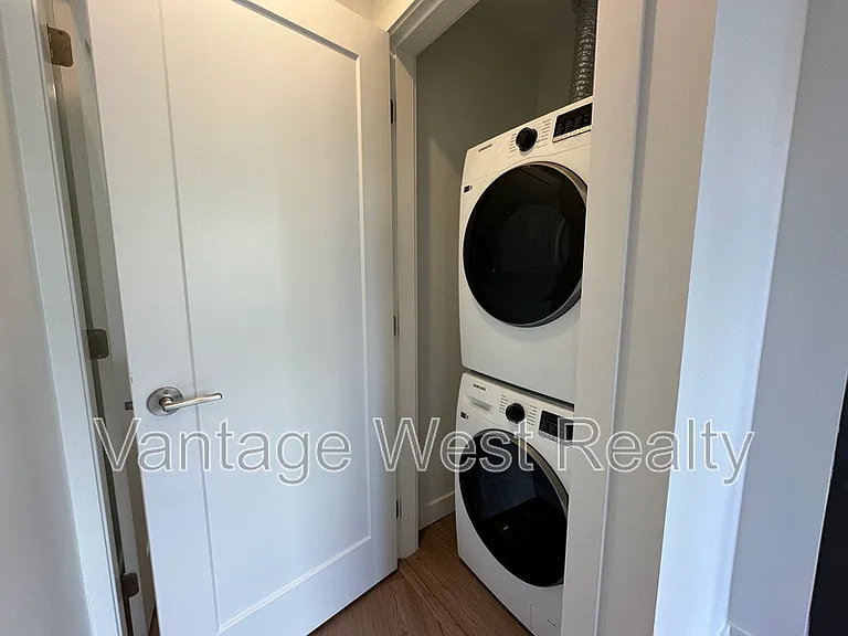1381 Belaire Ave #Townhouse 3 — Photo 7