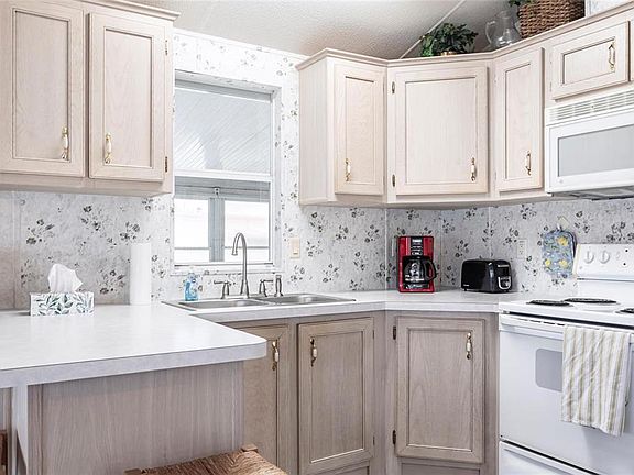 5th image of 1604 N Manatee Loop