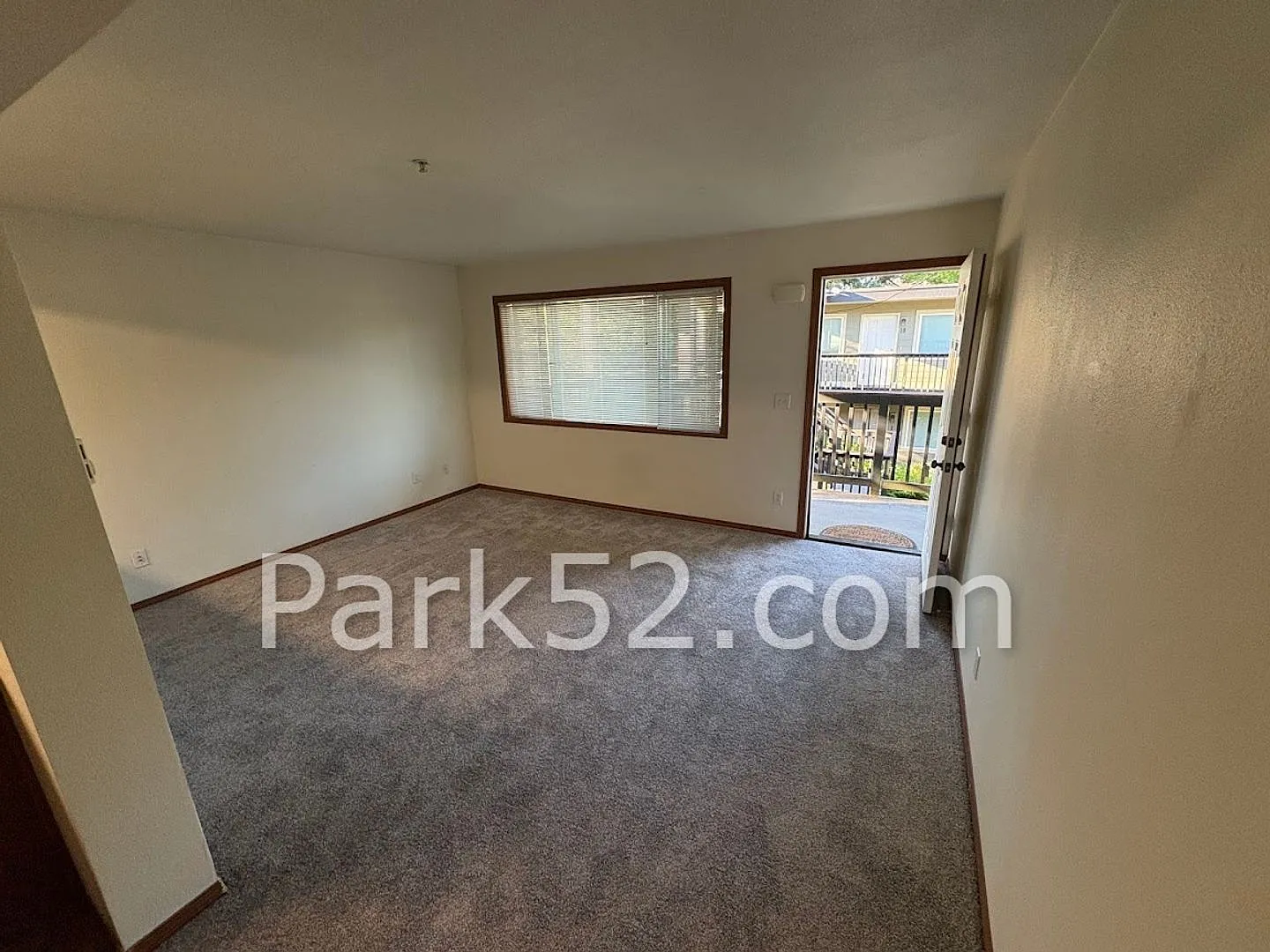 Tacoma 1 Bedroom 2nd Floor Apartment — Photo 4