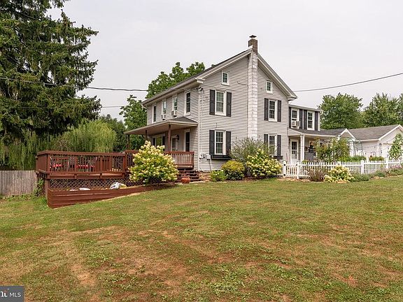 3rd image of 156 Bluestone Rd