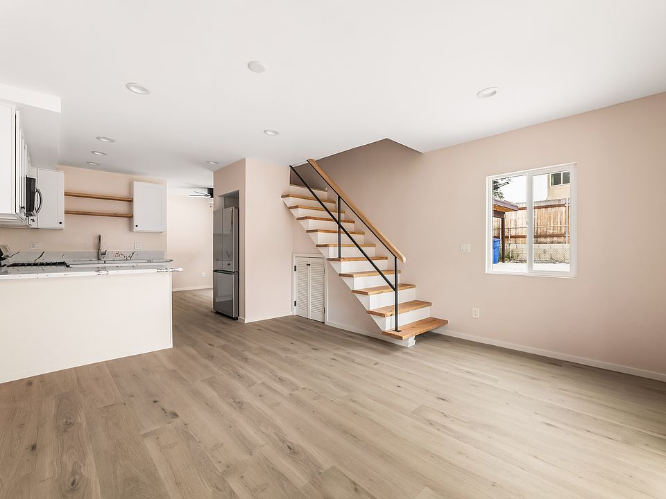 Open floor plan. View from the main entrance