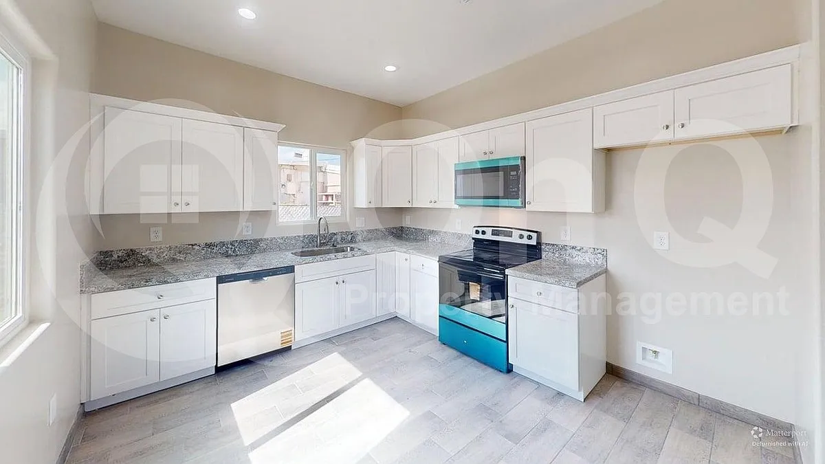 Building Photo - 1605 N Yavapai St #2