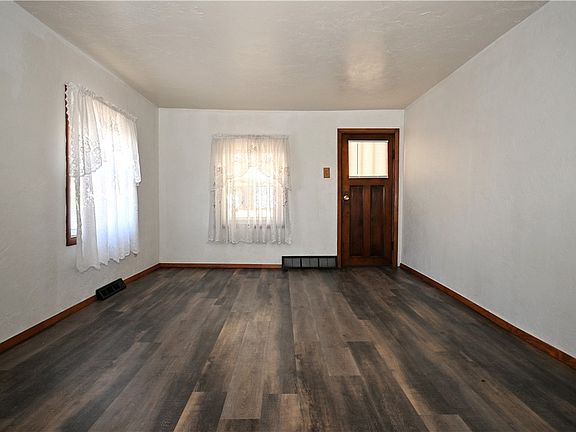 4th image of 10415 Lilac St
