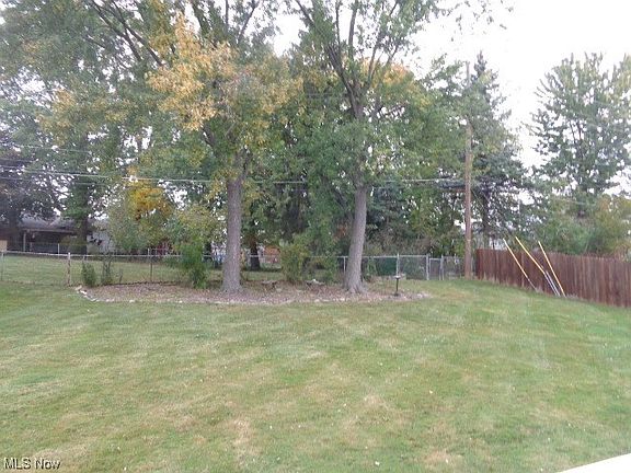 2nd image of 7418 Meadow Ln