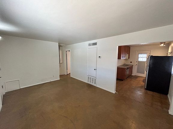 4th image of 2601 E Campbell Ave