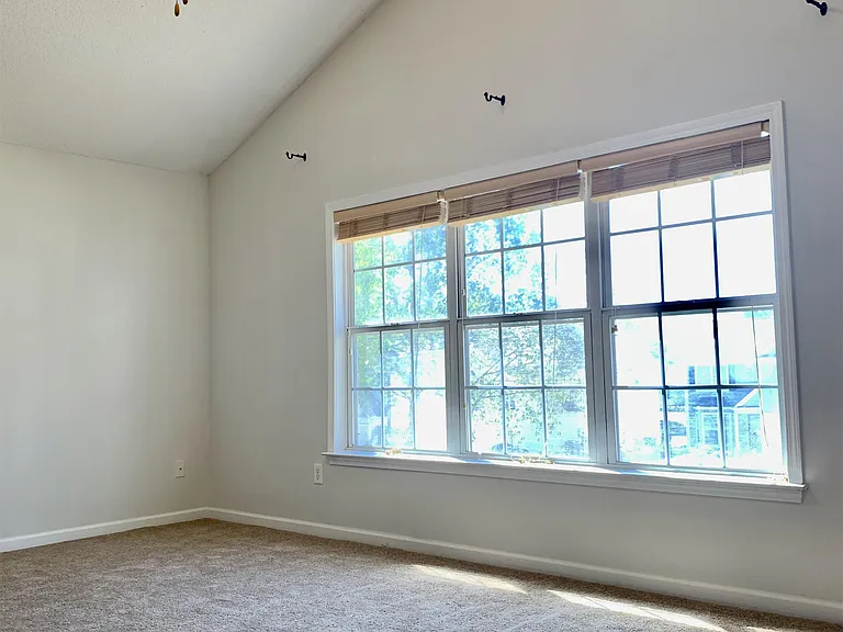 485 Chippenham Ct — Photo 18