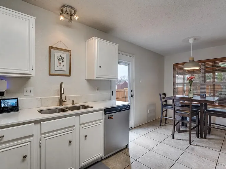 606 Bandera St — Photo 18