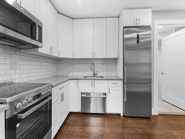 153 E 26th St #5B — Photo 2