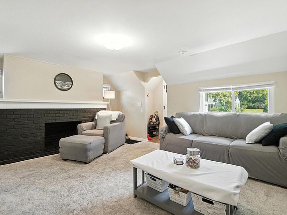 5th image of 533 N Burgess Ave