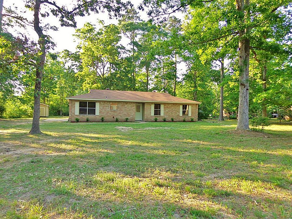 BEAUTIFUL CURB APPEAL AND A FANTASTIC AREA!