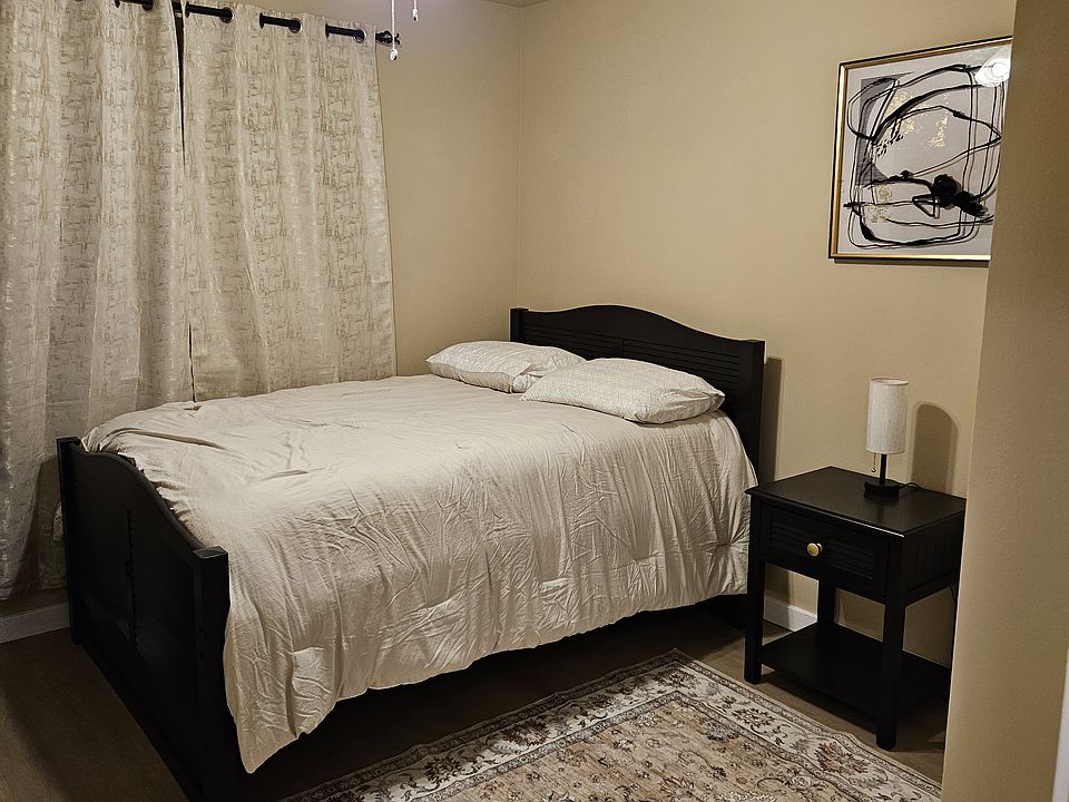 1st image of 1521 NE Fontaine Way #2