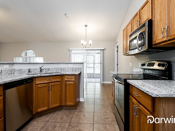 4th image of 405 Greenwich Ct