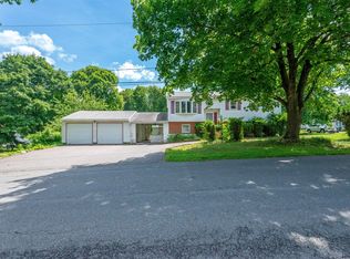 11 Albany Pl, East Greenbush, NY 12061