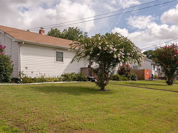 3rd image of 512 Eisenhower Cir