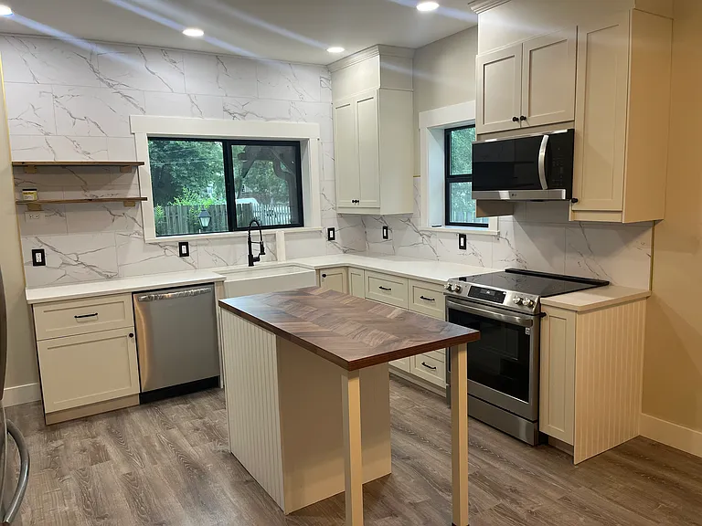 Main Floor Kitchen - all new!