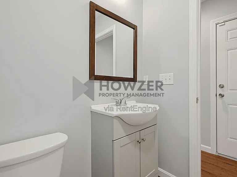 4 Johnson St #B — Photo 5