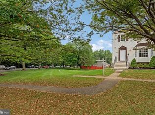 5950 Heritage Square Dr, Burke, VA 22015