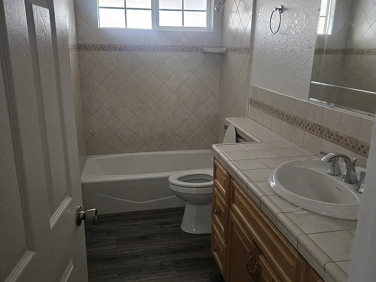 Fowler Ave — Photo 14