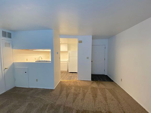 5th image of 530 Sullivan Ln APT C