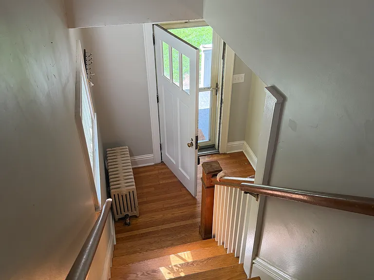511 Court St S — Photo 26