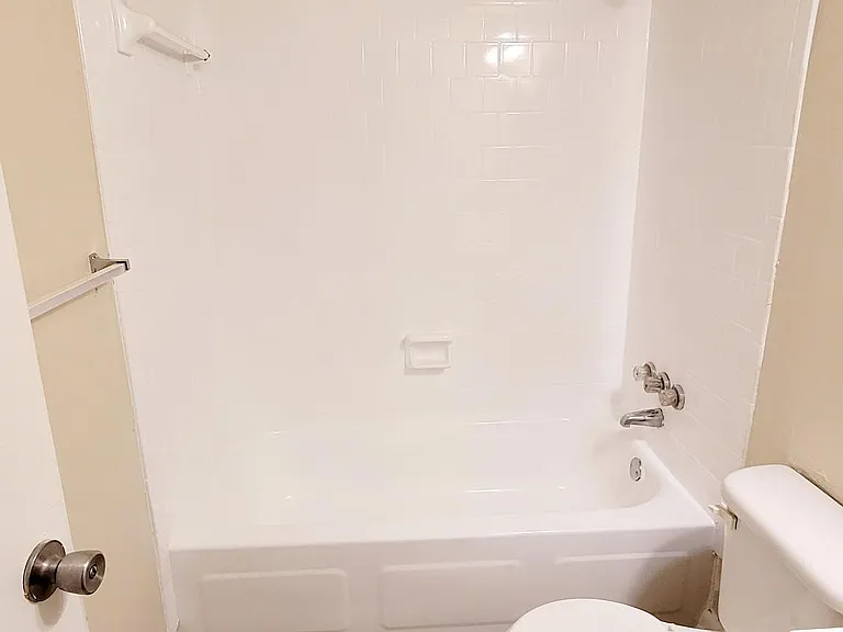 1822 Williamsburg Rd #9 — Photo 3