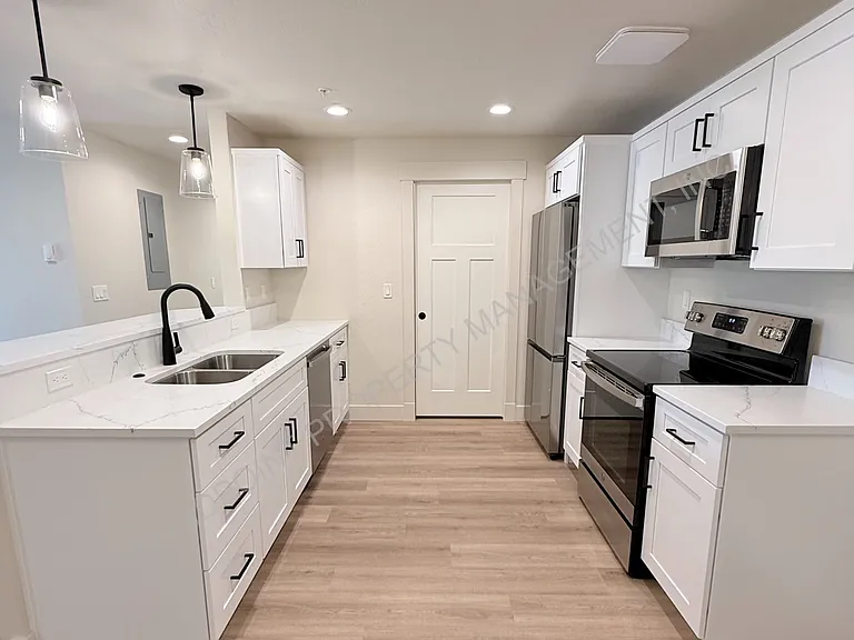 424 S Olive Ave #201 — Photo 32