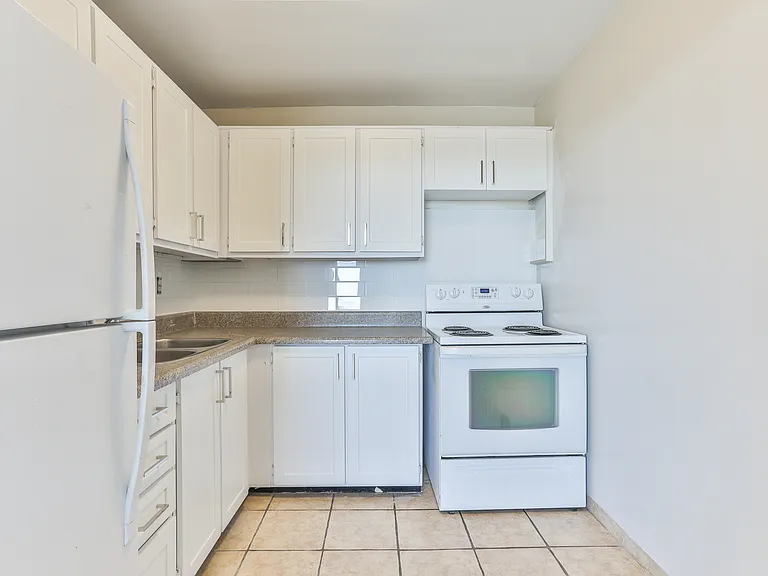 500 Duplex Ave #1606 — Photo 9