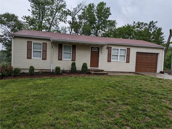 8248 Barnett Ave, Kansas City, KS 66112