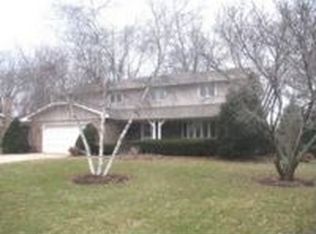 2S530 Lakeview Dr, Wheaton, IL 60189