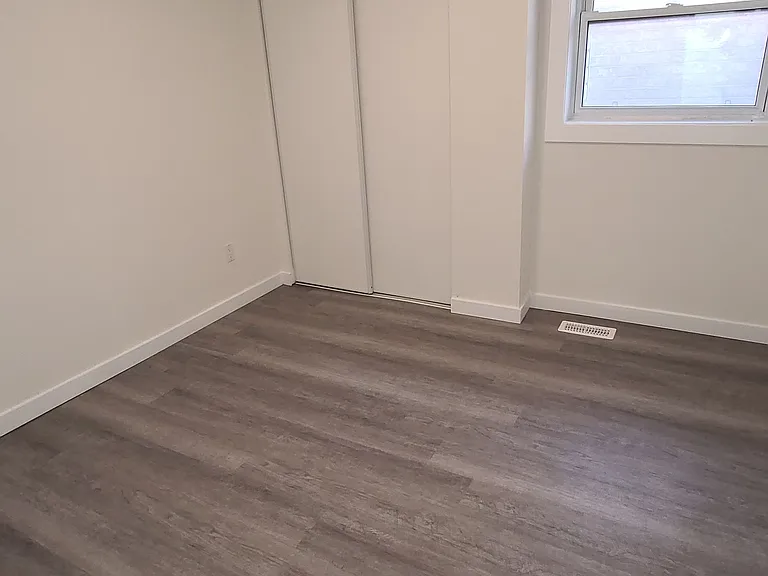 31 Torrens Ave — Photo 18
