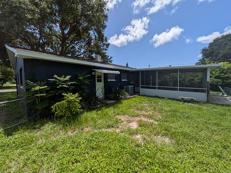 10981 Village Green Ave — Photo 3