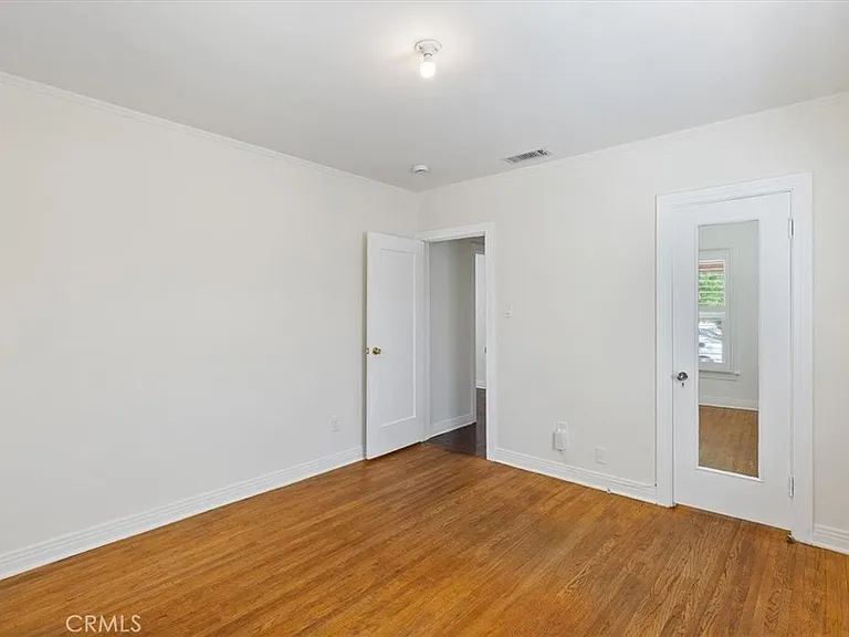 5466 Templeton St — Photo 18