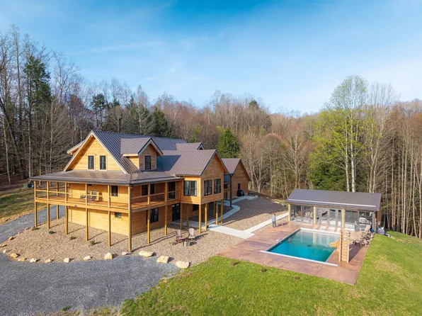 1596 Elliot Cutoff Rd, Victor, WV 25938