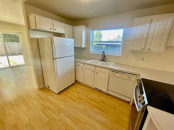 5th image of 6113 NE 8th Ave