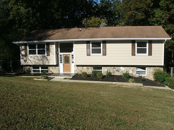 2nd image of 8814 Lake Crest Cir