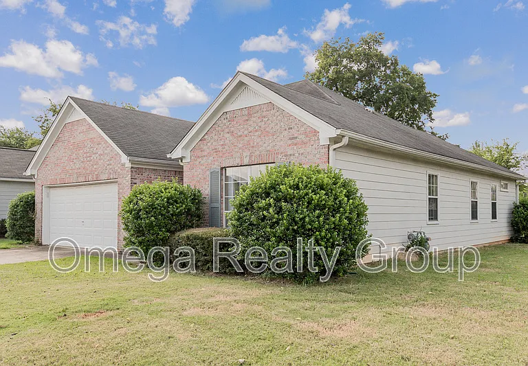 2022 Edgewood Dr — Photo 2