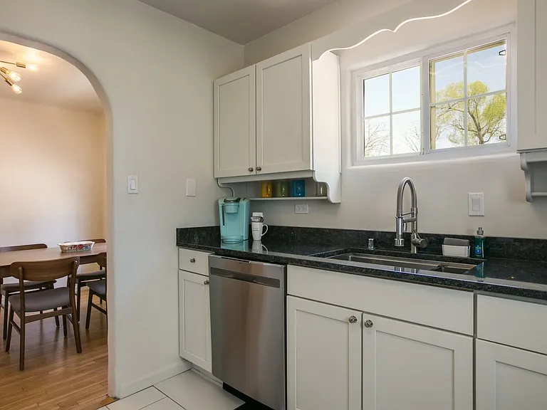 311 Richmond Dr SE — Photo 10