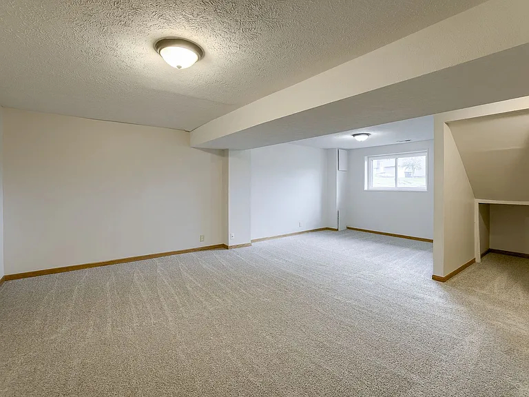 4115 N 213th Cir — Photo 46