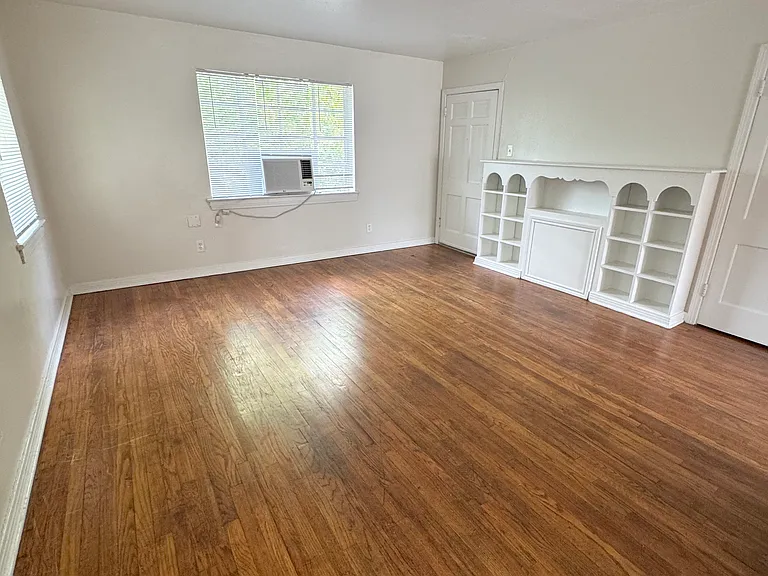 3210 Knight St #4 — Photo 1