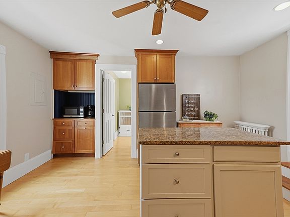 4th image of 6 Wells Ave #D